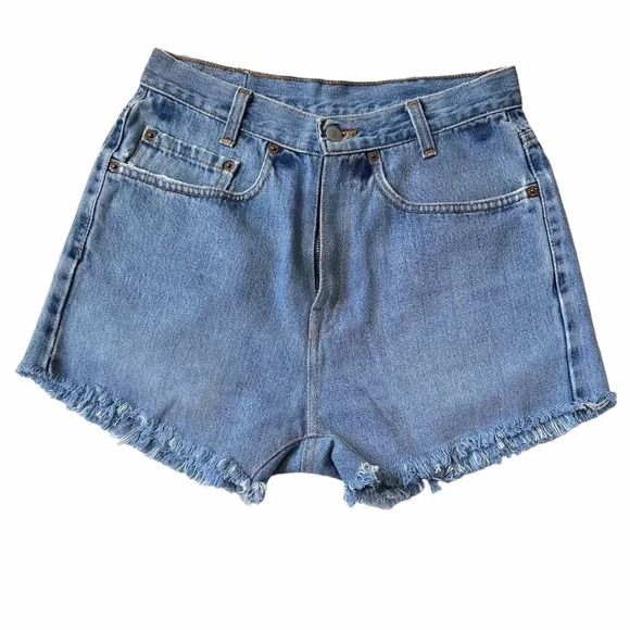 Levi's DIY Shorts, light weight, light distress - Picture 1 of 10
